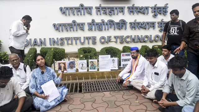 Protest-Outside-IIT-Bombay